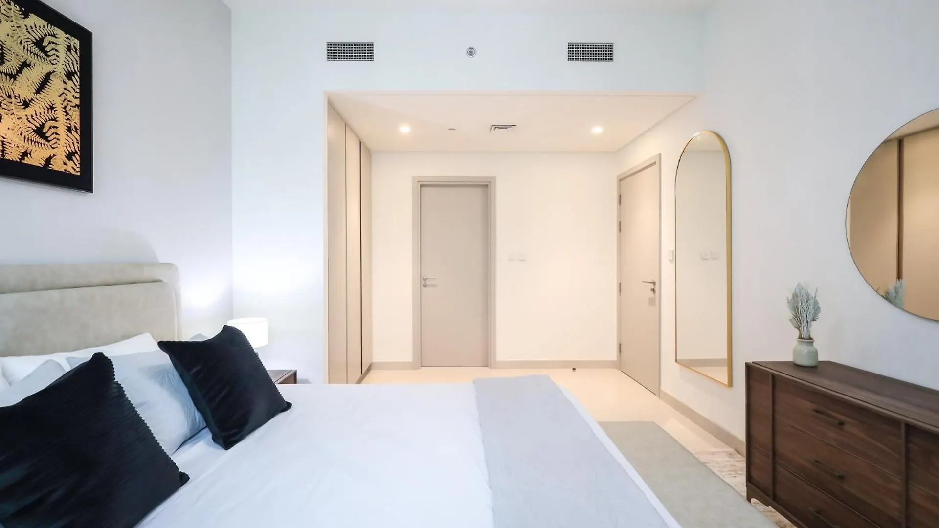 Daire Elite Lux Holiday Homes - Dubai Creek Oasis: 2Br Luxe W Burj View