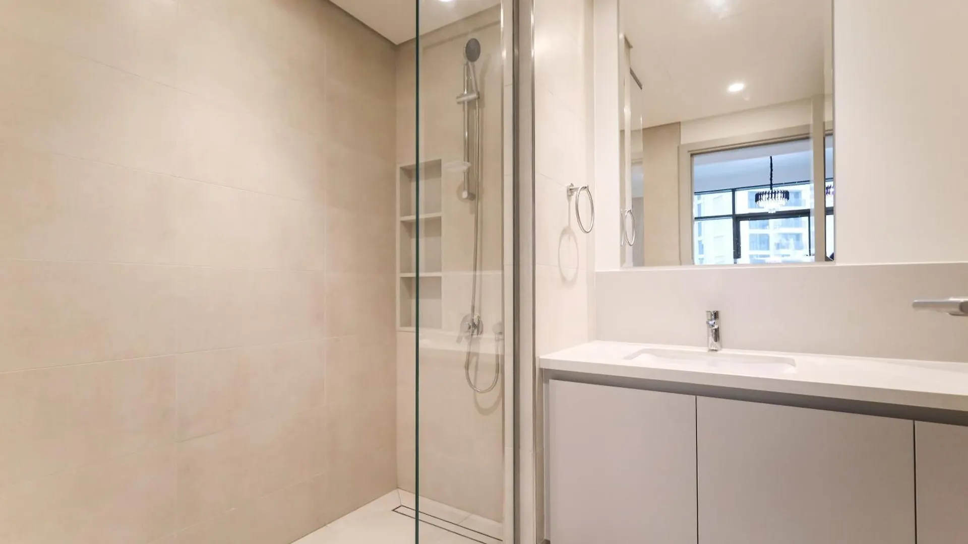 Daire Elite Lux Holiday Homes - Dubai Creek Oasis: 2Br Luxe W Burj View