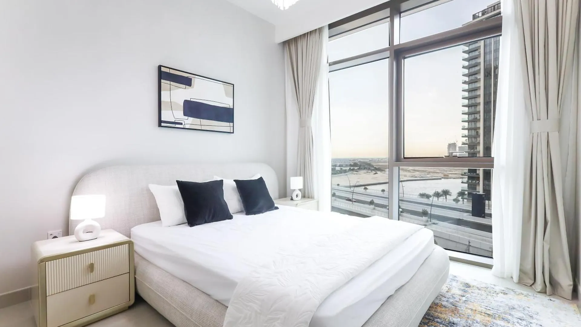 Elite Lux Holiday Homes - Dubai Creek Oasis: 2Br Luxe W Burj View