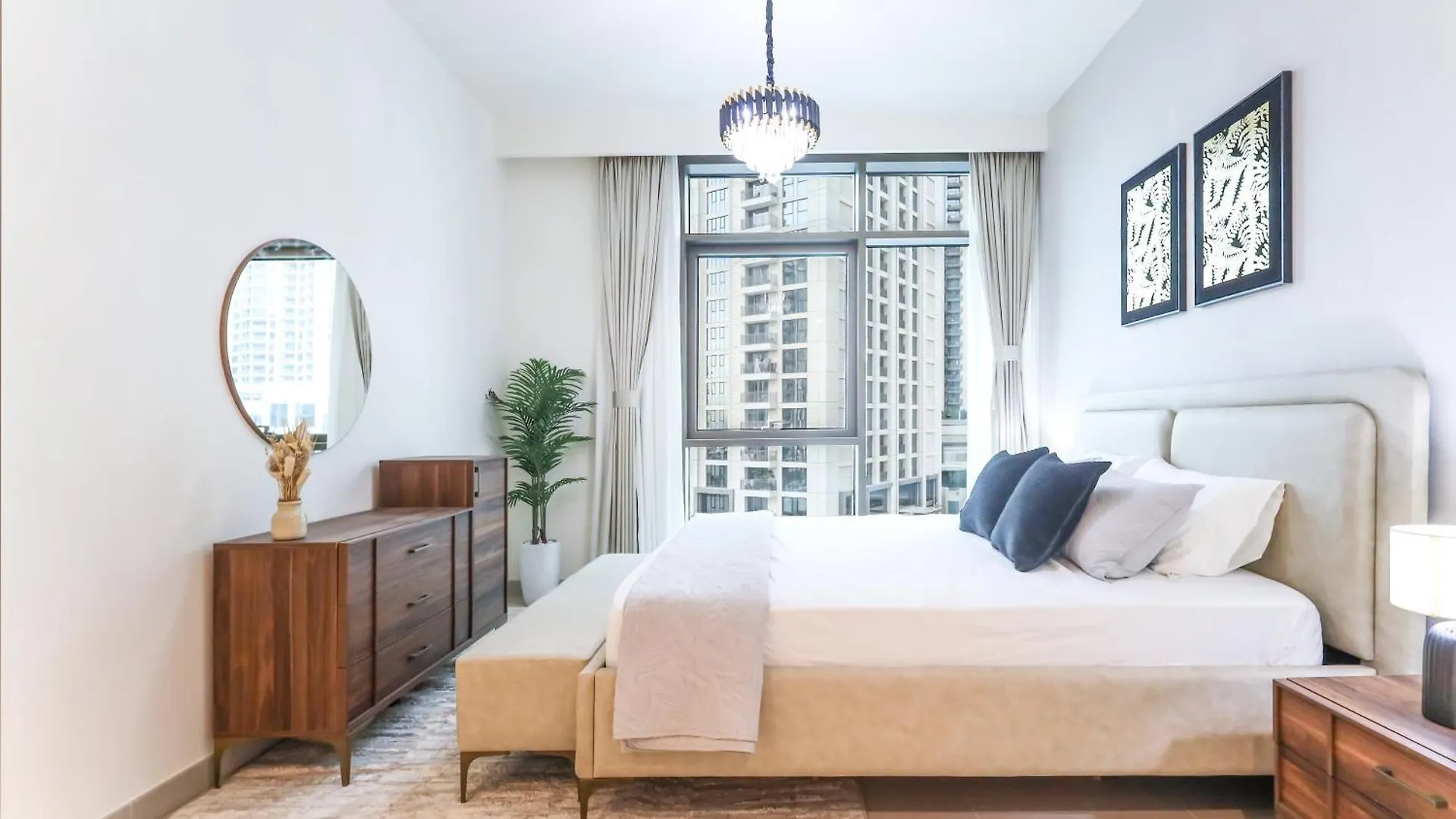 Elite Lux Holiday Homes - Dubai Creek Oasis: 2Br Luxe W Burj View Apartment