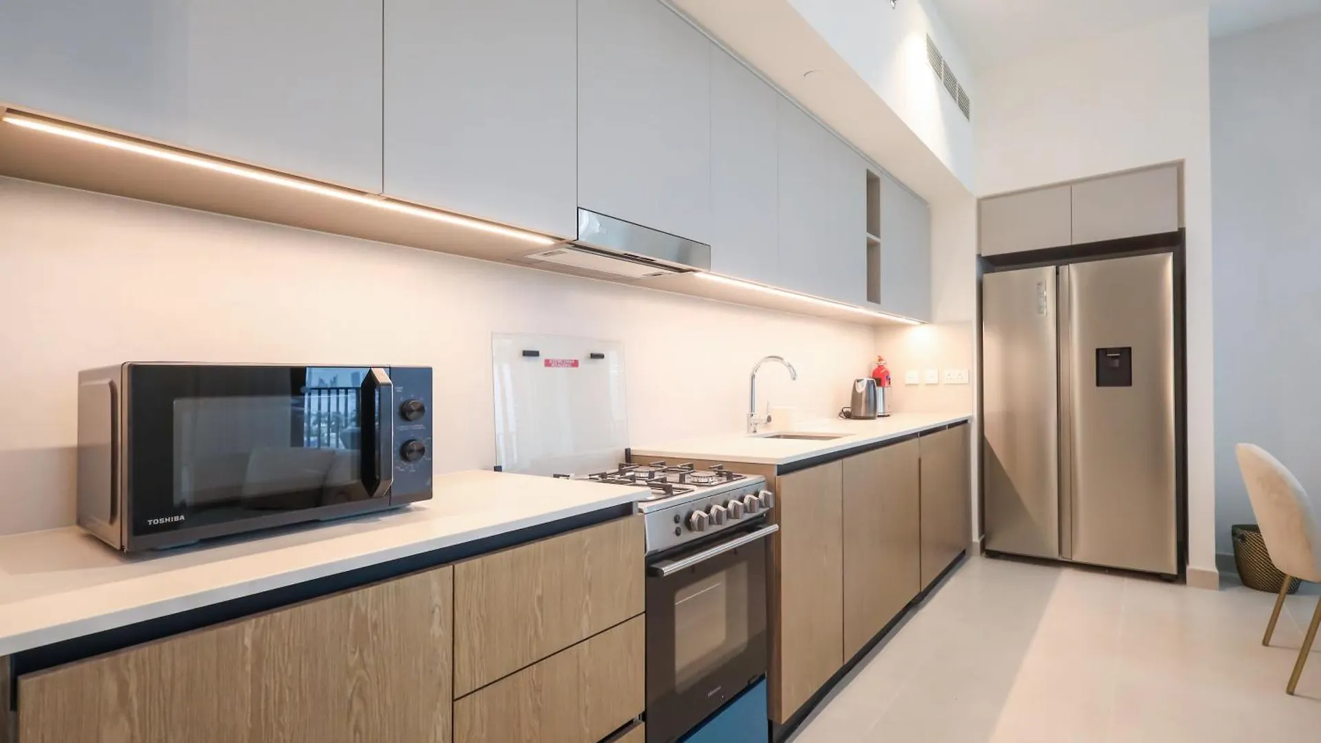 Elite Lux Holiday Homes - Dubai Creek Oasis: 2Br Luxe W Burj View Apartment