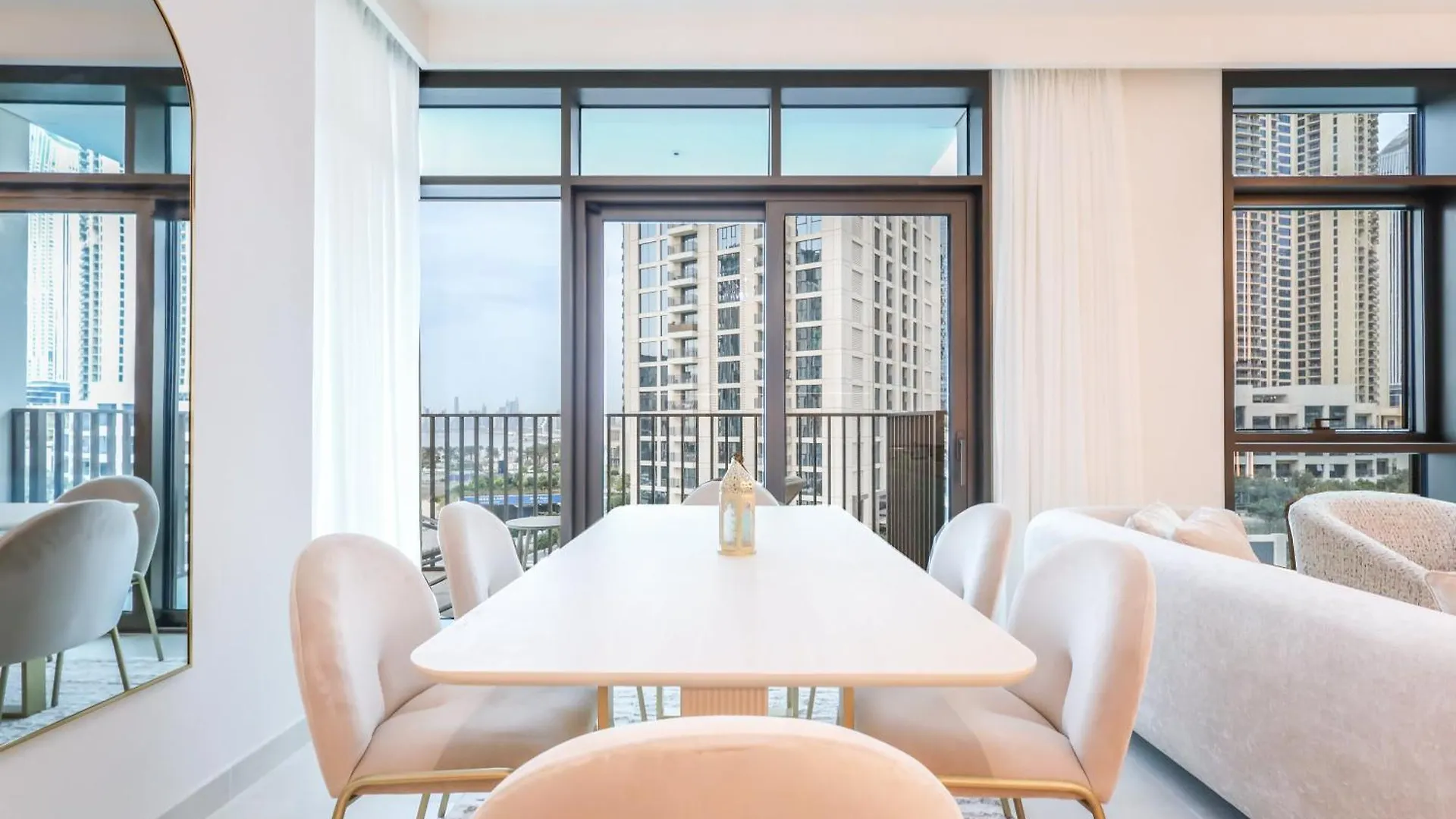 Elite Lux Holiday Homes - Dubai Creek Oasis: 2Br Luxe W Burj View